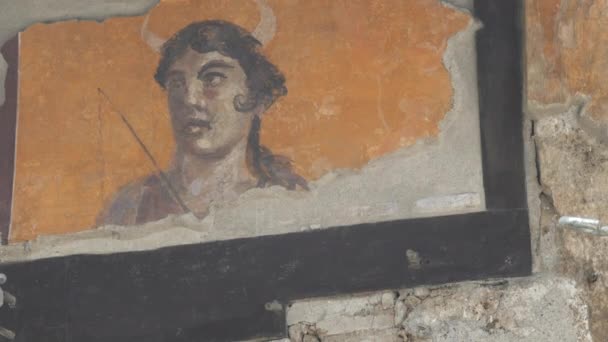 Napoli Yakınlarındaki Pompeii Harabelerinde Bir Kadının Fresk Fotoğrafını Yukarı Kaldır — Stok video