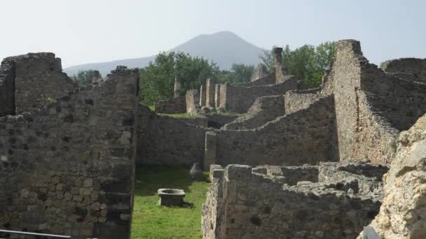 Uzaktaki Vezüv Dağı Ile Pompei Deki Harabelere Yakınlaş — Stok video