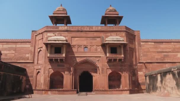 高フレームレートは インドのアグラ近くの運命のプルトリの宮殿の前面のクリップでズーム — ストック動画