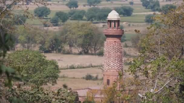 インドのアグラ近くの運命のタワーで 珍しいスパイクタワー — ストック動画