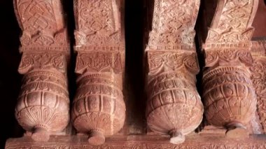 Hindistan, Agria 'daki Kırmızı Kale' deki dekoratif kemerin klipsini eğ