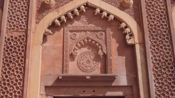 High Frame Rate Tilt Shot Architectural Carving Red Fort Agra — Stock Video