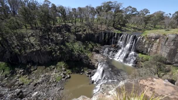 Panning Shot Upper Ebor Falls Spring Afternoon Ebor Nsw Australia — Stock Video