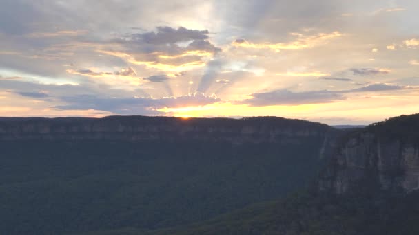 夕阳西下的放大镜头从澳大利亚Nsw的Katoomba的回声点射出 — 图库视频影像