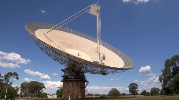 Colpo Ravvicinato Del Radiotelescopio Csiro Parcheggi Occidentale Nsw Australia — Video Stock