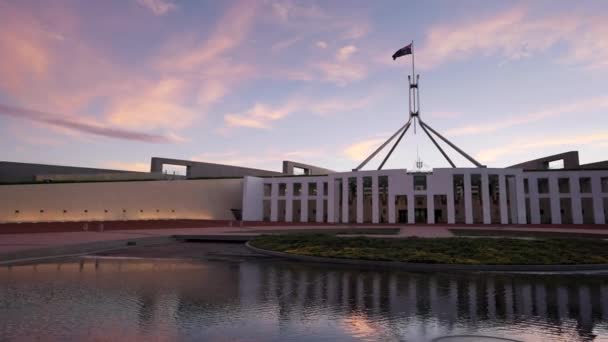 Μέρος Ηλιοβασίλεμα Του Ομοσπονδιακού Κοινοβουλίου Σπίτι Canberra Στην Πράξη Αυστραλία — Αρχείο Βίντεο