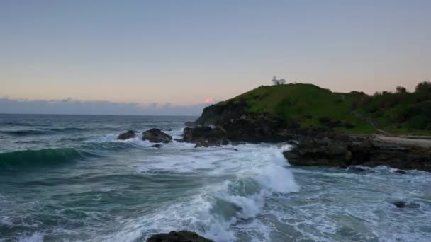Amplio Tiro Amanecer Del Faro Del Punto Viraje Puerto Macquarie — Vídeos de Stock