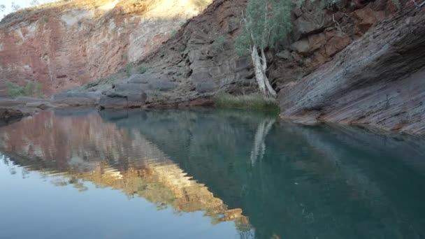 Вид Бассейн Закате Ущелье Хамерсли Национальном Парке Кариджини Западной Австралии — стоковое видео