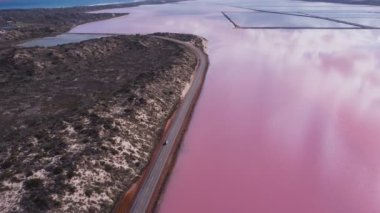 Hutt Lagün 'ün hava klipsi geri geri uçuyor ve batı Avustralya' daki Port Gregory 'de kuzeye bakıyor.