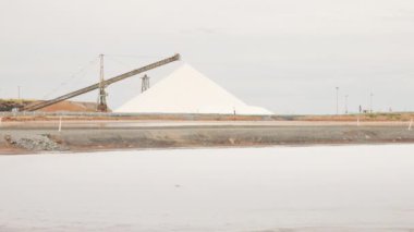 Batı Avustralya 'daki Port Hedland' deki Rio Tinto 'nun tuz deposuna zum yap.