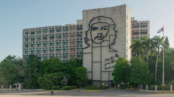 Una Amplia Toma Relieve Ernesto Che Guevara Lado Edificio Plaza — Foto de Stock