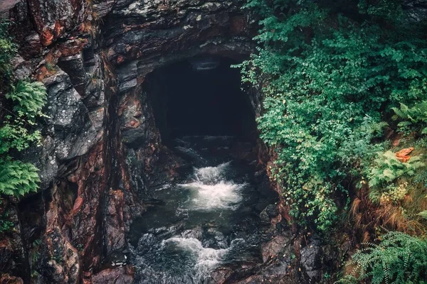 Hohe Winkel Blick Auf Bach Dachte Eine Höhle — Stockfoto