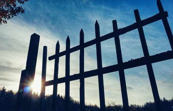 Low Angle View Silhouette Fence Sky Sunset — Stock Photo, Image
