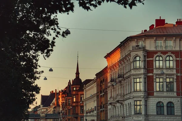 Blick Auf Eine Stadtstraße Mit Alten Gebäuden Hintergrund — Stockfoto