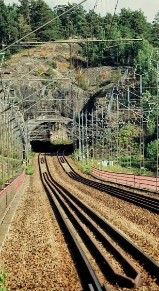 Bahnstrecke Richtung Tunnel Berg — Stockfoto