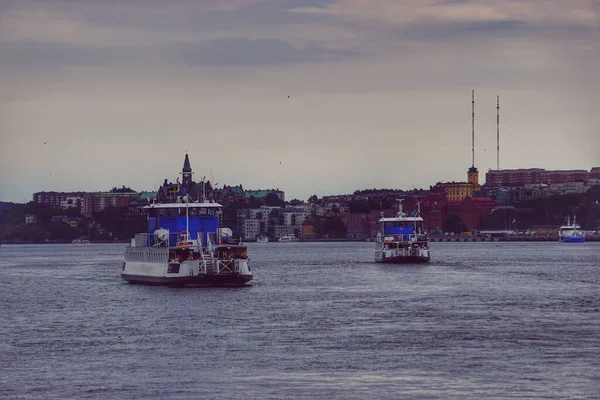 Ferrys Traveling River City Evening — Stock Photo, Image