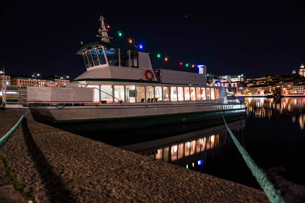 Blick Auf Das Schiff Hafen Der Stadt Während Der Nacht — Stockfoto
