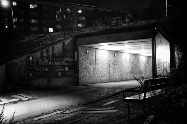 Túnel Iluminado Vacío Ciudad Por Noche —  Fotos de Stock