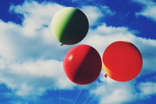 Vue Faible Angle Des Ballons Contre Ciel — Photo