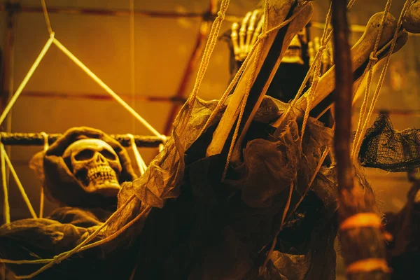 Крупный План Скелета Лежащего Гамаке — стоковое фото