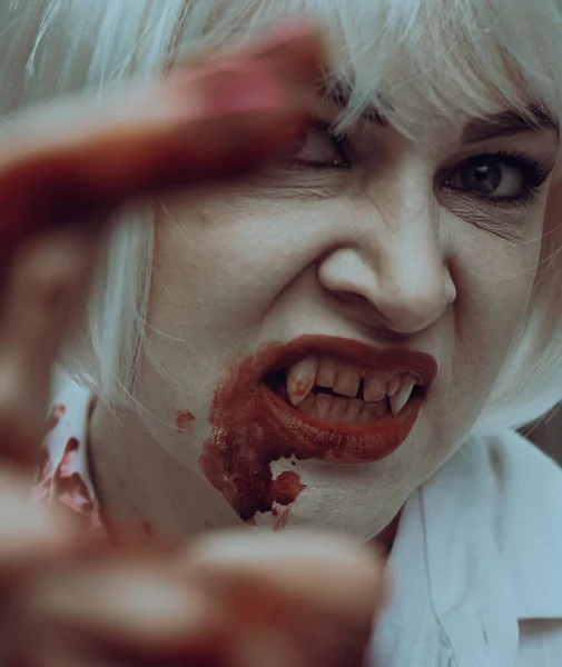 Close Portrait Bloody Vampire Showing Her Teeth — Stock Photo, Image