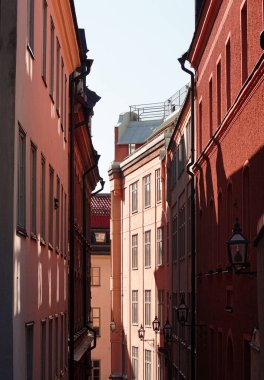 Şehirdeki binaların düşük açılı görüntüsü