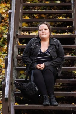Full length of woman sitting on steps