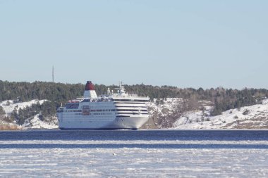 Kış boyunca denizde gemi gezintisi
