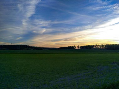 Gün batımında gökyüzü manzarası