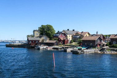 Bir takımada adasında küçük huzurlu bir topluluk.