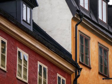 Eski kasabadaki apartman manzarası 