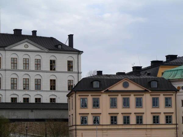 曇天に対する古い建物の眺め — ストック写真