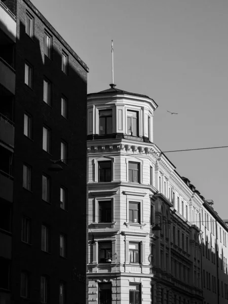 空に対する建物の低角度ビュー — ストック写真