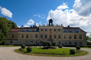 View of a building against cloudy sky