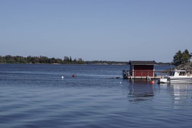 Gökyüzüne karşı takımadanın manzarası
