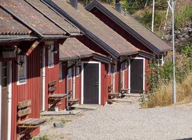 Yaz boyunca ahşap evleri görmek 