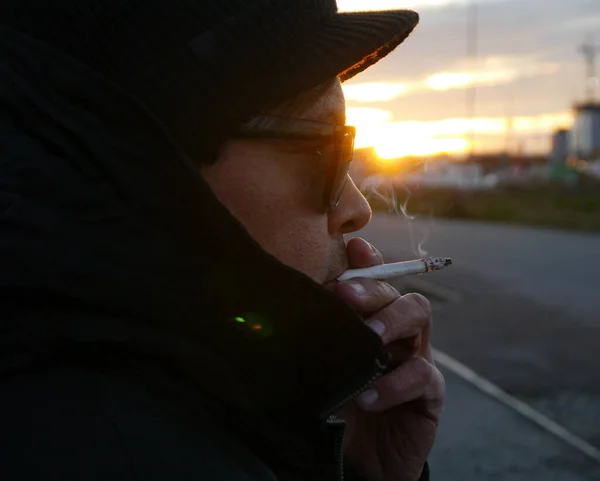 Close Man Smoking Sunset — Stock Photo, Image