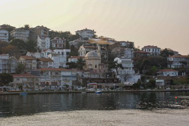 Gökyüzüne karşı deniz manzarası