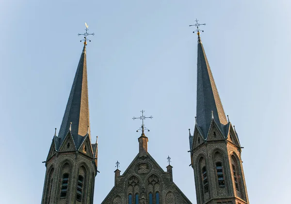 Sudut Pandang Rendah Dari Menara Gereja Terhadap Langit — Stok Foto