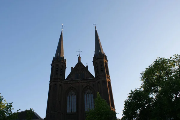 Sudut Pandang Rendah Dari Menara Gereja Terhadap Langit — Stok Foto