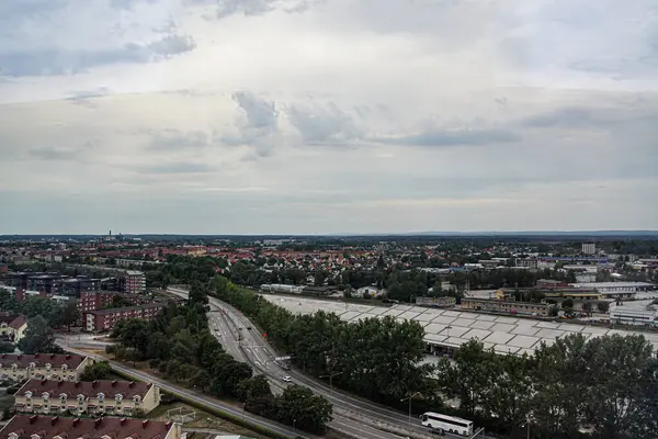 Blick Von Oben Auf Die Stadt Gegen Den Himmel — Stockfoto