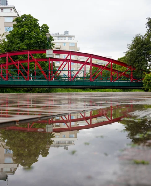Puente Sobre Río Durante Día Lluvioso — Foto de Stock