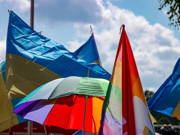 Вид Низкого Угла Флаги Зонтики — стоковое фото
