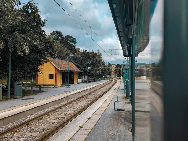 Blick Auf Den Bahnhof Bei Bewölktem Himmel — Stockfoto