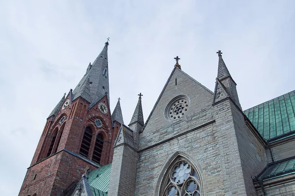 Pandangan Sudut Rendah Dari Sebuah Gereja Terhadap Langit — Stok Foto
