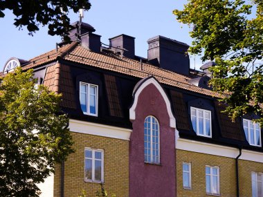 Gün boyunca apartman manzarası 