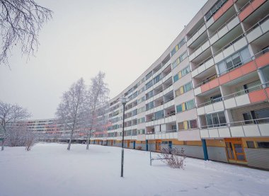 Kışın apartman manzarası 