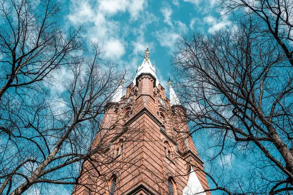 Pandangan Rendah Terhadap Gereja Terhadap Langit — Stok Foto