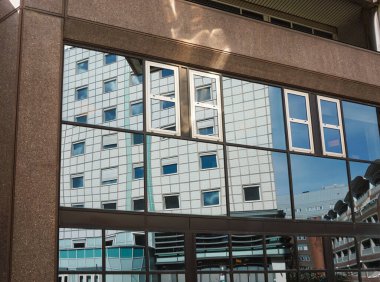 Modern bina Windows yansıması