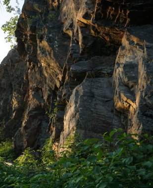 Bir dağ duvarını kapatın.
